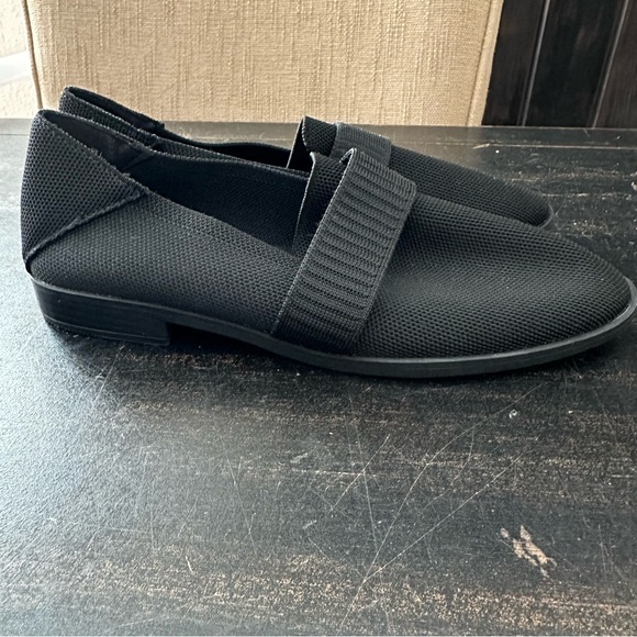 Tahari Women's Black Textured Flats - Picture 3 of 7